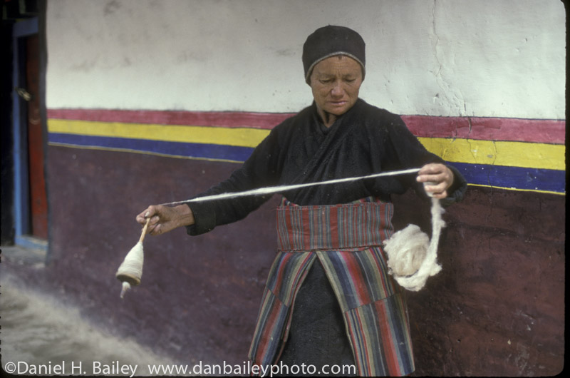 nepal woman wool