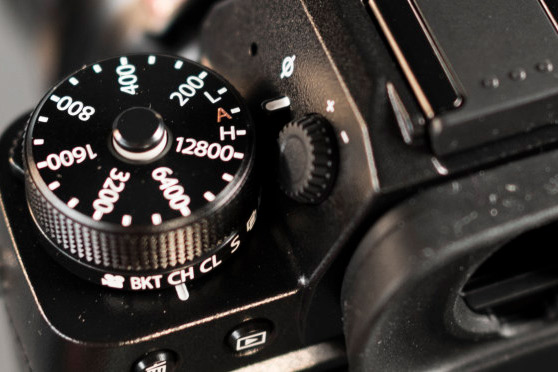 fujifilm-x-t2-left-top-dials