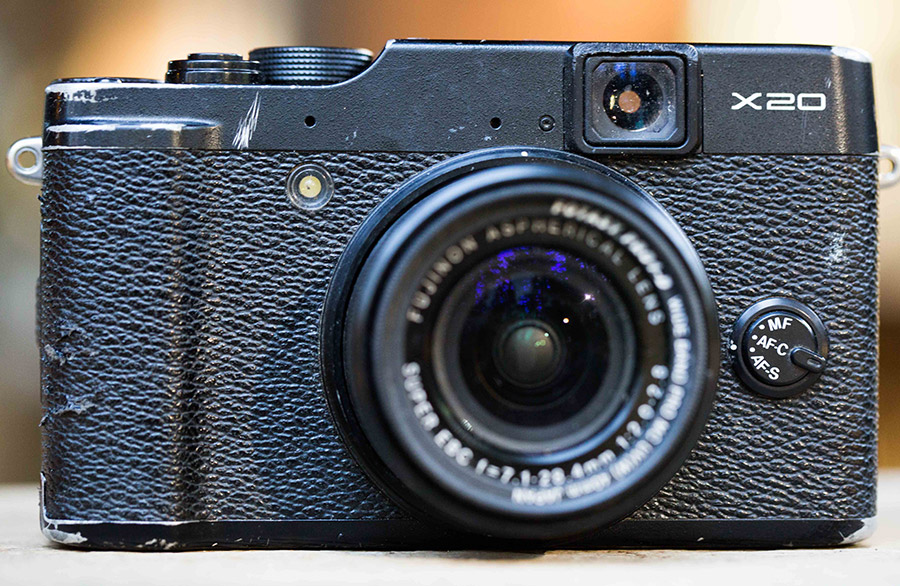 The Fuji X10 Digital Camera Review. A look at the Baby Brother of